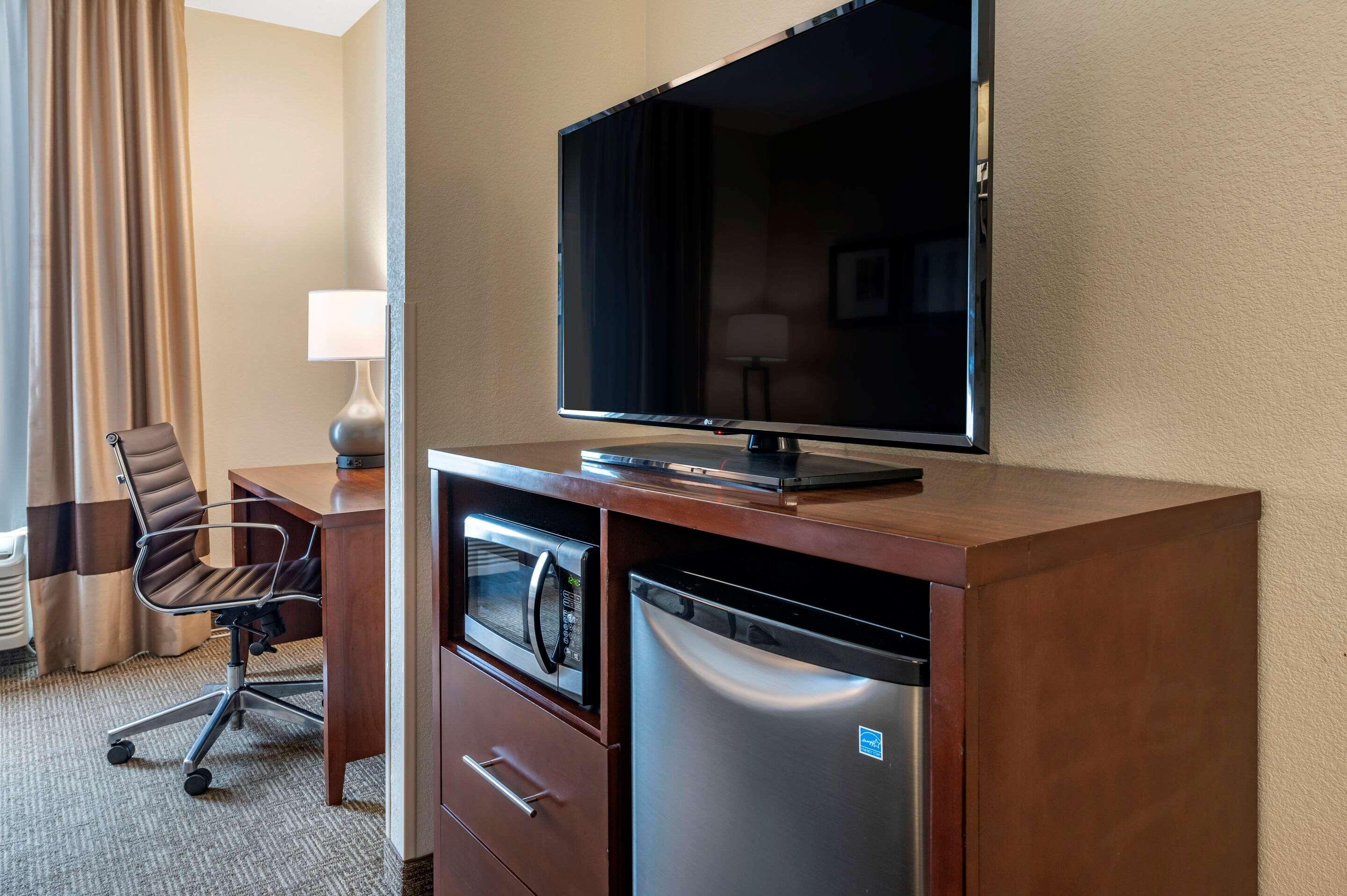 Comfort Suites Columbus West - Hilliard Eksteriør billede