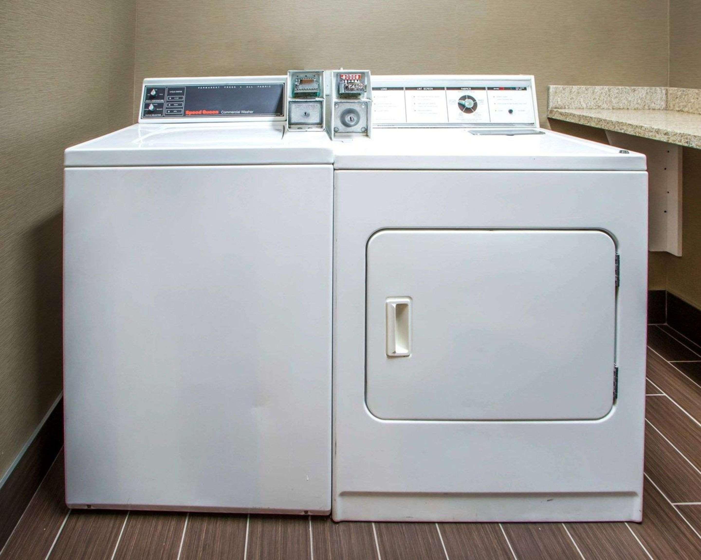 Comfort Suites Columbus West - Hilliard Eksteriør billede